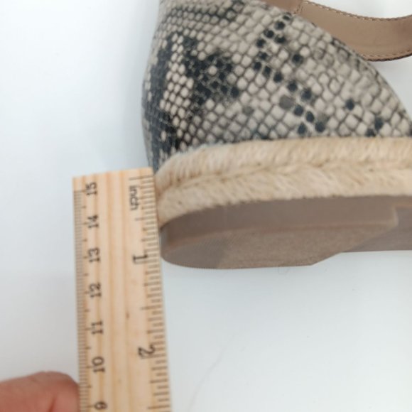 A.N.A GRAY BLAZE SNAKESKIN PRINT SANDALS SIZE 9M - Picture 11 of 16